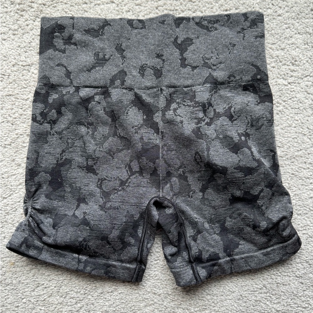 ✨SOLD✨ gymshark camo shorts